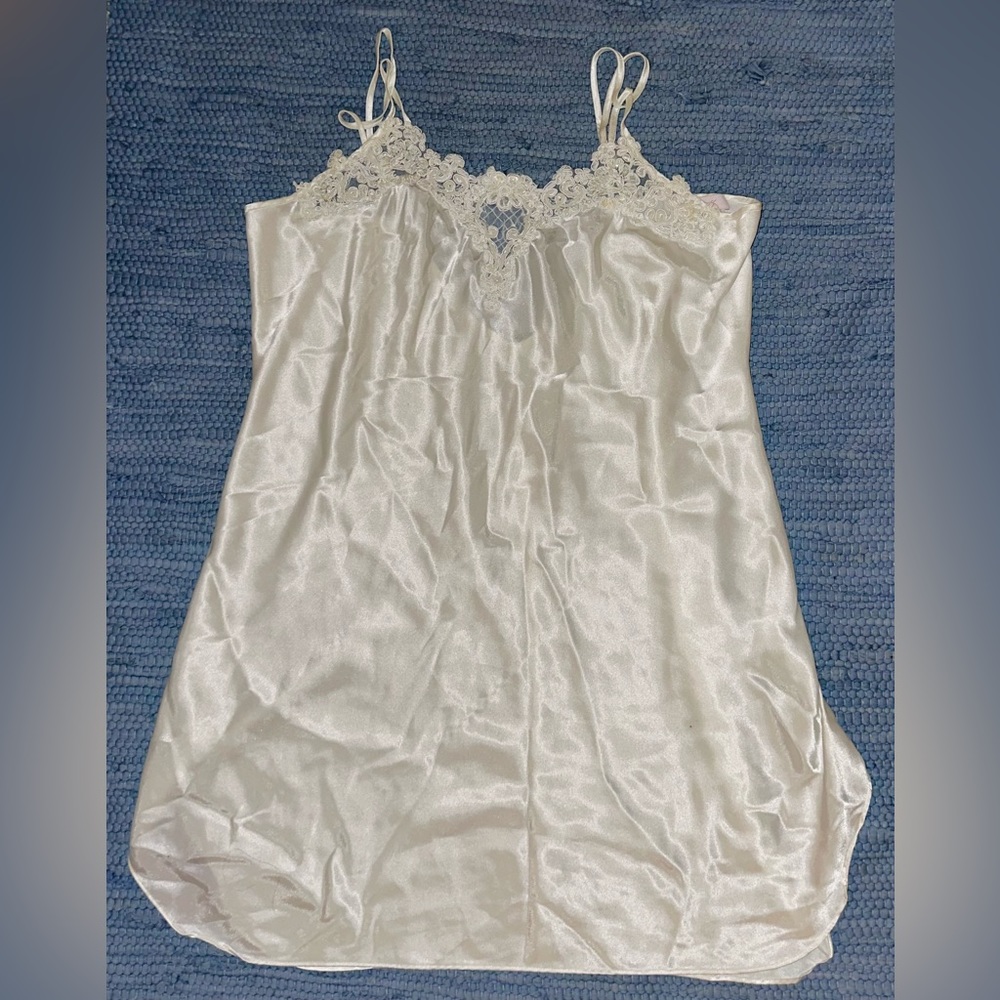 Dentelle Vintage Women’s Slip Night Gown